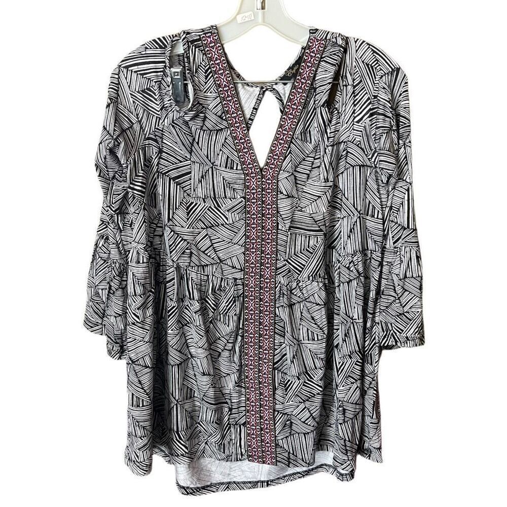 Cupio size Large embroidered open shoulder bell sleeve flowy boho festival top.